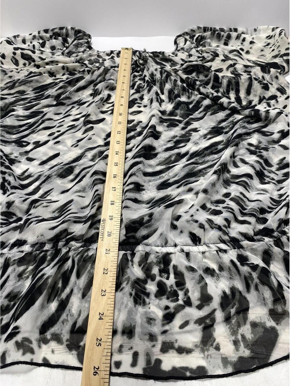 Women’s Black & White Tiger Print Dress Shirt, Size 1X, Good Condition - Picture 4 of 13